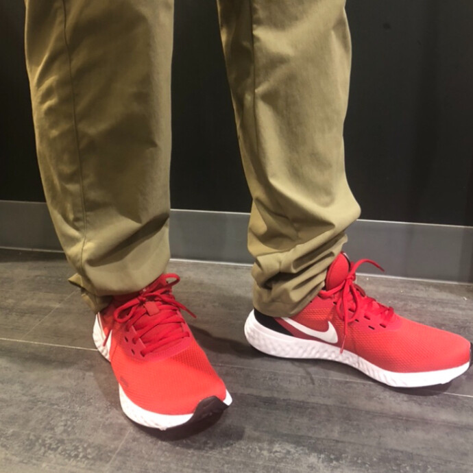 Nike レボリューション5 ショップニュース 三宮オーパ２