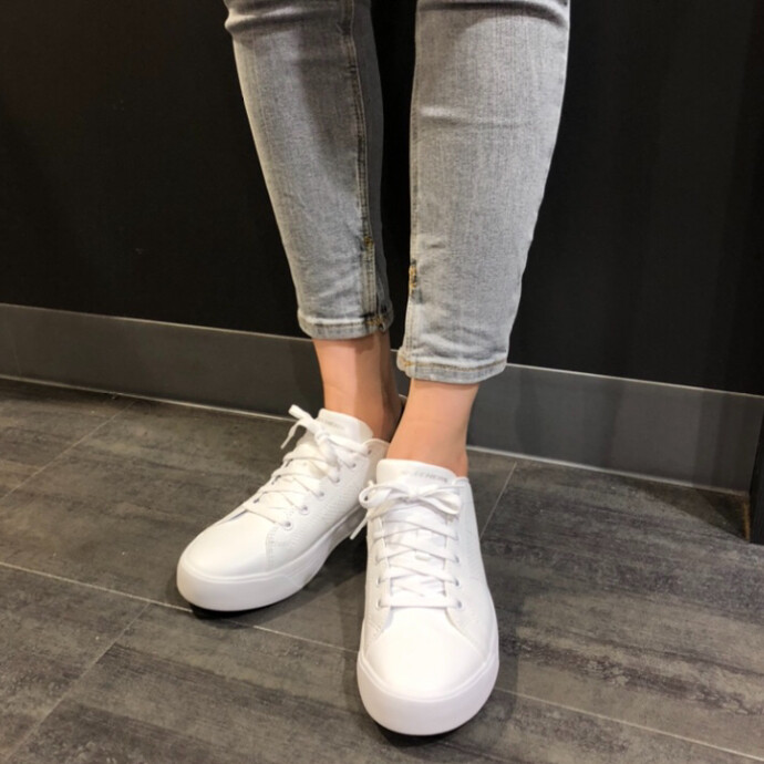 Nike レボリューション5 ショップニュース 三宮オーパ２