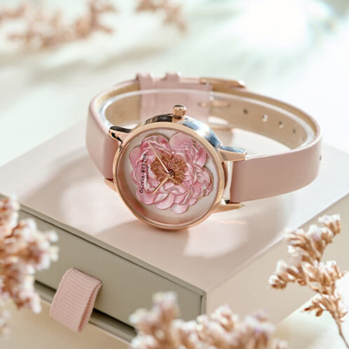 ロンドン発「オリビア・バートン」から気分が春めく新作腕時計が登場。「満開の花のモチーフが乙女心をくすぐる可憐なデザイン」