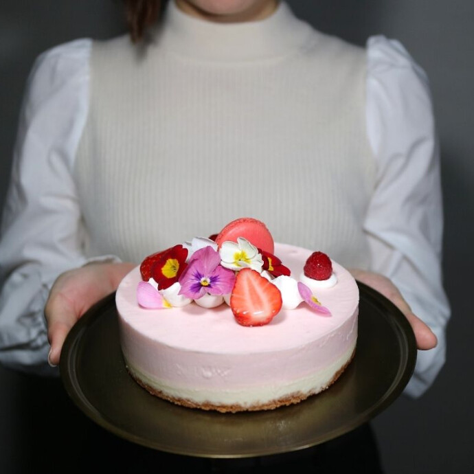 【期間・個数限定】桃とエディブルフラワーのチーズケーキ