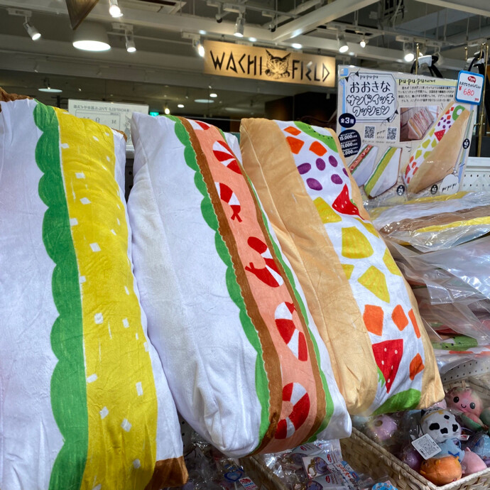 大きなサンドイッチクッション🥪🍴 -ショップニュース：キャナルシティ