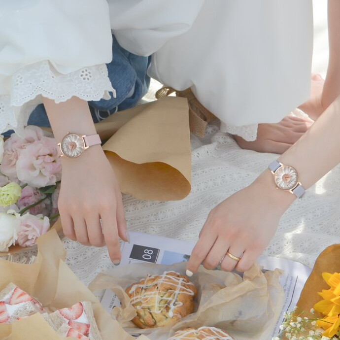 オリビア・バートンより、立体的なデイジーのモチーフが文字盤一面に咲き誇る「3D デイジー」の新作腕時計セットを日本限定発売