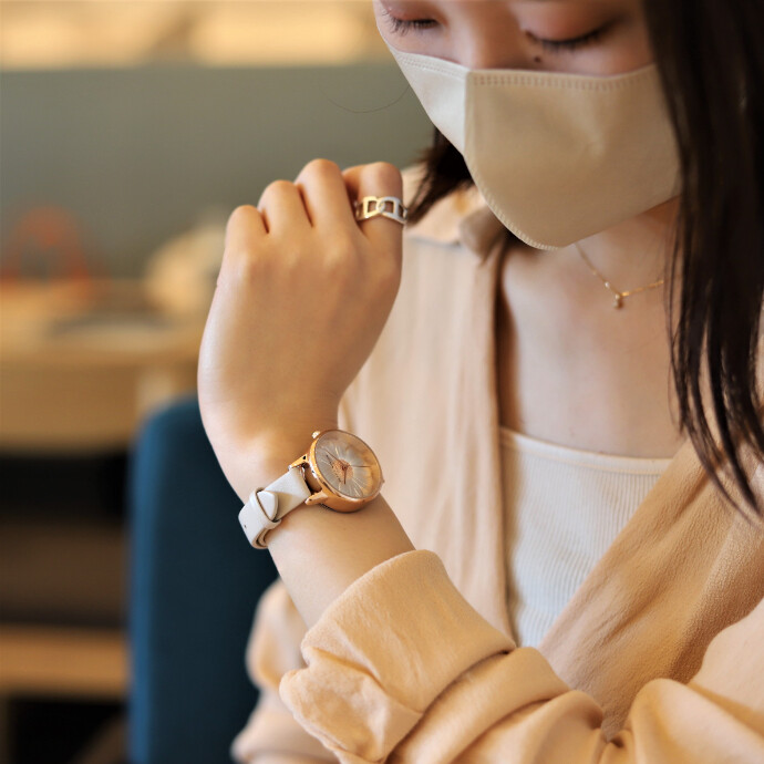 秋の新作腕時計「3Dデイジー」ギフトセットが登場 -ショップニュース