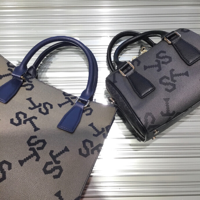 PVC加工の総柄バッグ🤍🌱