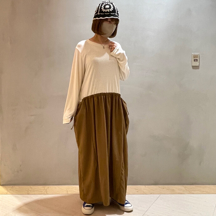 DIFFERENT MATERIALS DOCKING DRESS