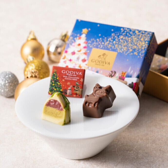 クリスマスツリーとトナカイがモチーフの限定チョコレート。心躍るイラストのパッケージでクリスマスを華やかに祝う 『ゴディバ 星降る森のクリスマス コレクション』