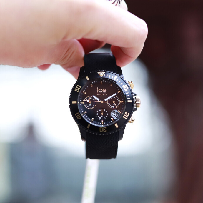 ダークでポップなクロノグラフ】新作腕時計 -ショップニュース：金沢