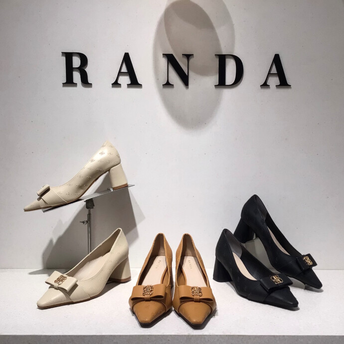 【美品】RANDA　パンプス　ピンクゴールド　シースルー　ビジューヒール