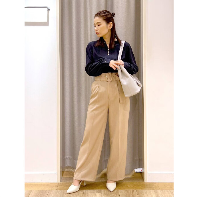 フロントデザインで着るだけきちんと見え🤍✨春のブラウスです