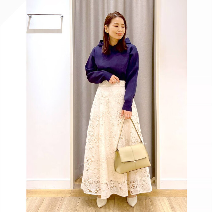 カジュアルになりすぎずおしゃれに着れる👠✊🏻大人のための綺麗めパーカーです