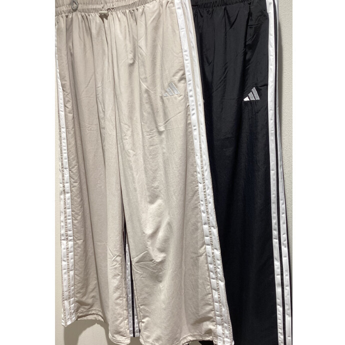 adidas/アディダス ワイドナイロンパンツのスポーツウェアが新商品として入荷致しました。