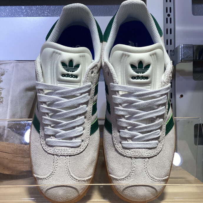 adidas/アディダスの今、大人気のGazelle(ガゼル) がムラサキスポーツで新入荷致しました。