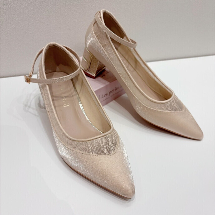ポインテッドトゥチャンキーヒールパンプス🧸