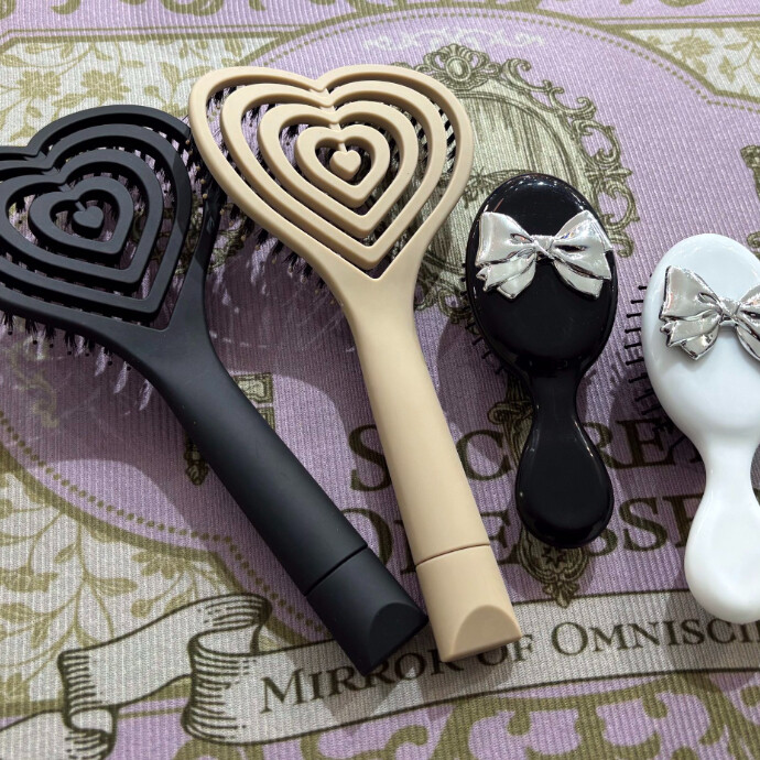 新しくヘアブラシが入荷致しました🌟🌟
