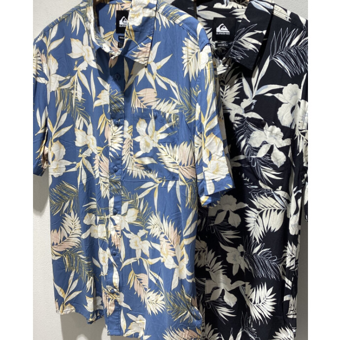 QUIKSILVER(クイックシルバー)ボタニカル柄半袖シャツ！