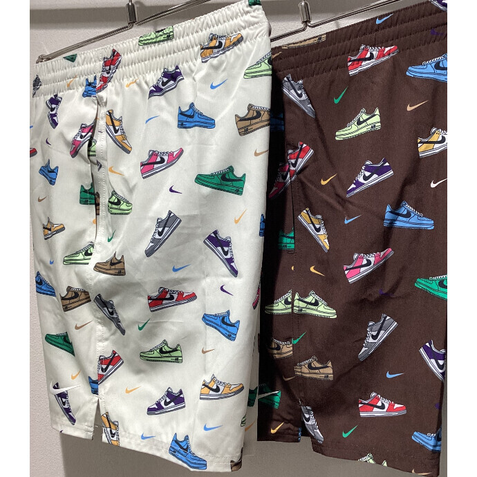 ナイキのスニーカー柄ショーツ。ポップなデザインで、夏のアウトドアや普段使いにぴったり。
