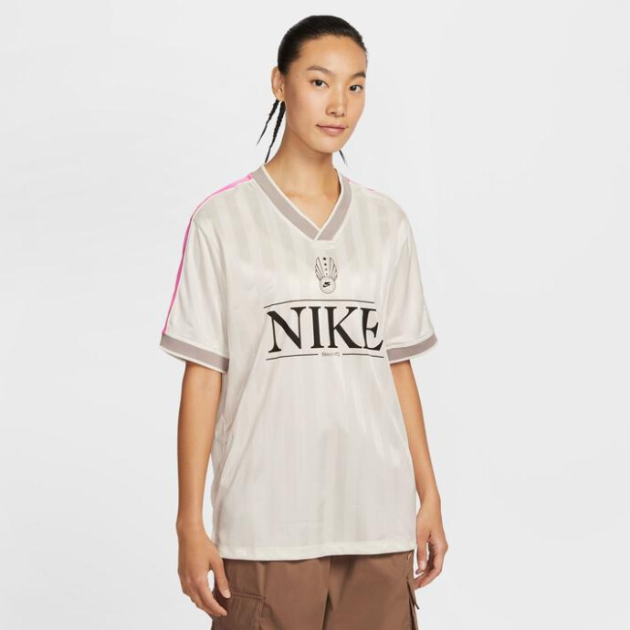 【NIKE ウェア　新作紹介！！★】