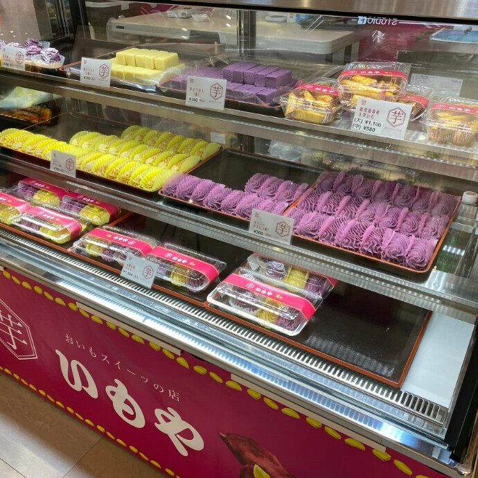 お芋スイーツとフルーツわらびの販売