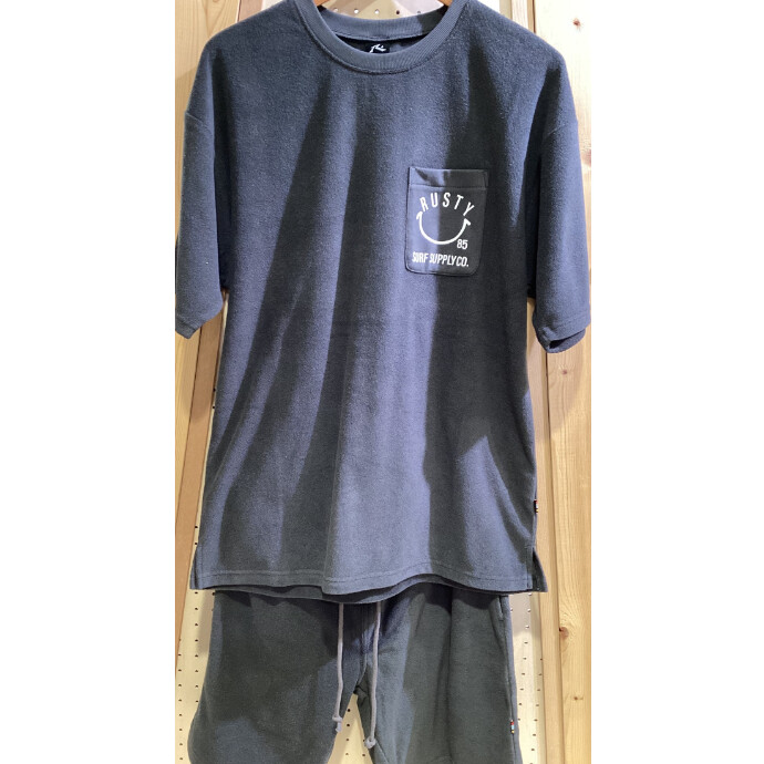 RUSTYのTシャツ＆ショーツセットアップ。テリー生地で快適、速乾性◎。サーフスタイルに最適！