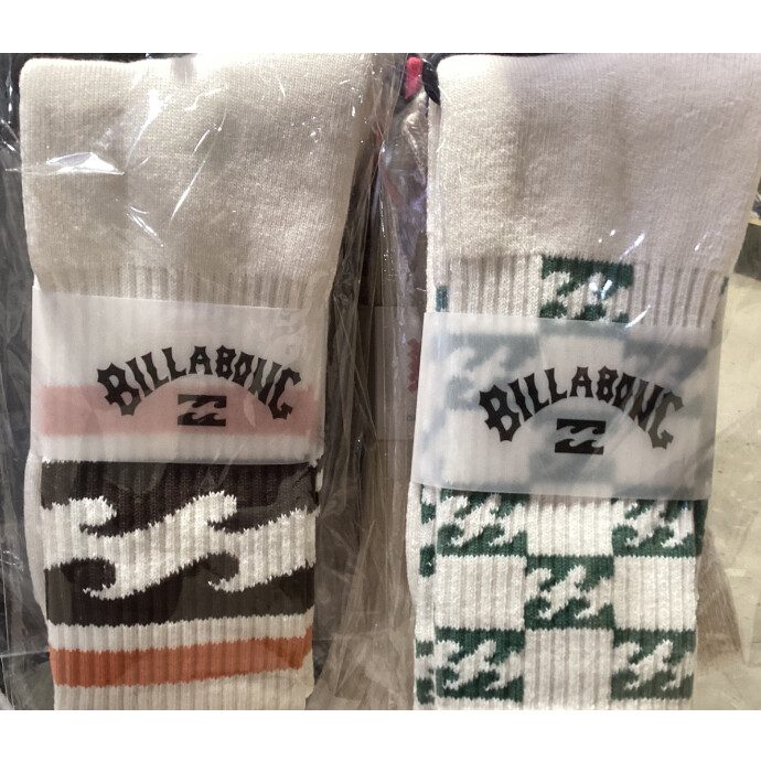 BILLABONGシンプルソックス。ストリートコーデに◎。さりげない高見えで長く使える快適さ。