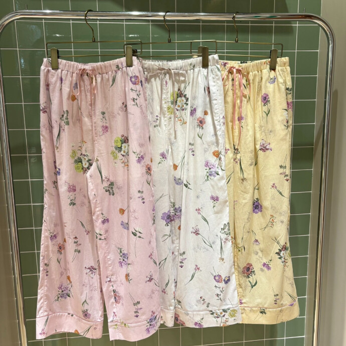 おはな　ページ こんにちは😃 新入荷分です 皆さん、遊びに来て下さい❣️ #蘭
