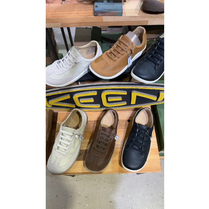 KEEN KNX T-TOEは、素足のような軽さで快適な履き心地。柔軟なソールとミニマムデザインで、旅行にもおすすめ