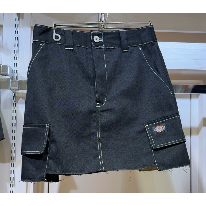 【ムラサキスポーツ限定】Dickies（ディッキーズ）のカーゴミニスカート。Y2Kスタイルに欠かせない。