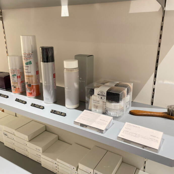 革のメンテナンス用品も取り扱っております✨