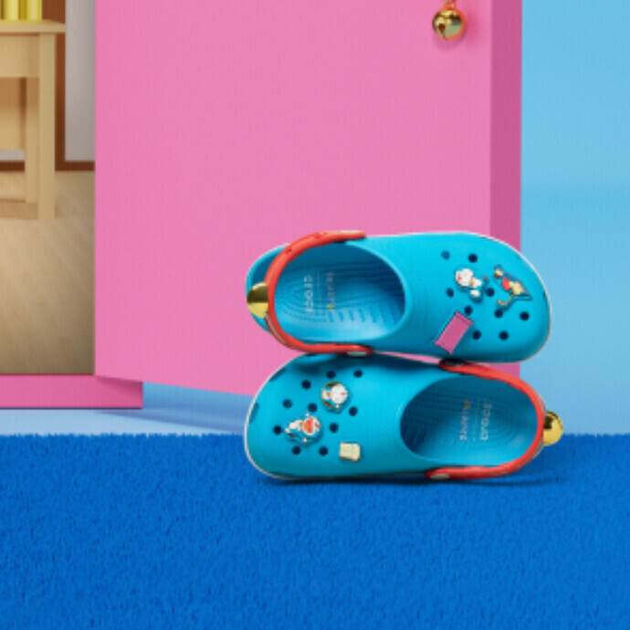 crocs×ドラえもんコラボ発売
