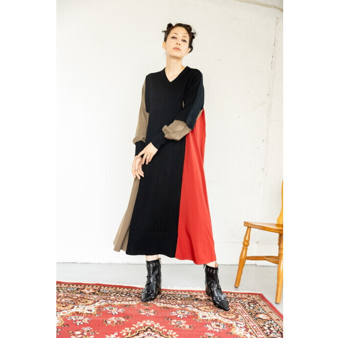 はっきりとした配色ながらニット素材で暖かみを