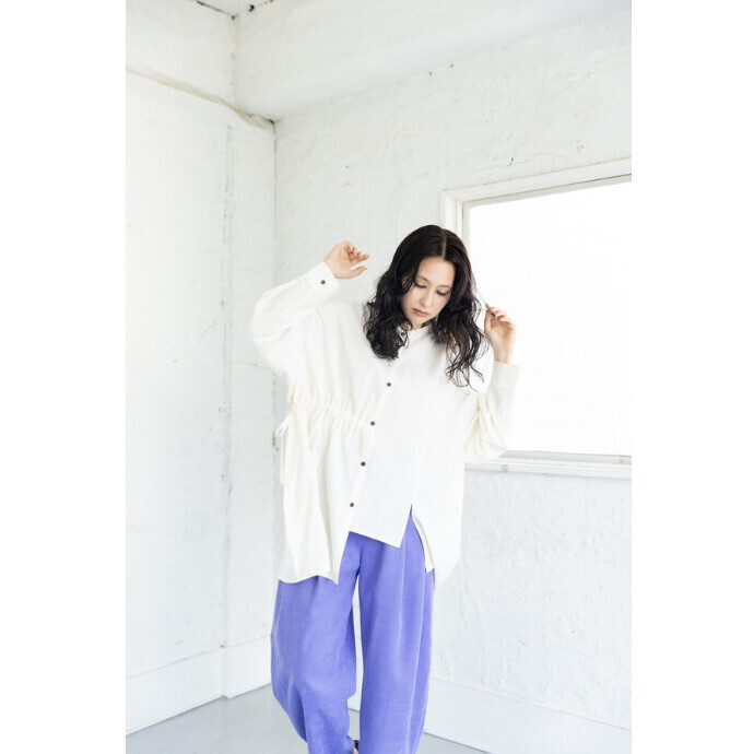 モードなデザインながら柔らかな素材が肌に馴染む