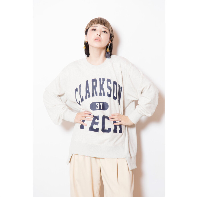 カジュアルを上品なボトム選びで格上げスタイルに