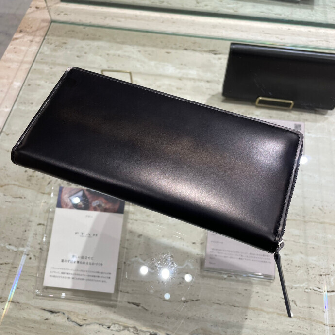 プタハ バフィング ラウンドファスナー長財布 PTAH