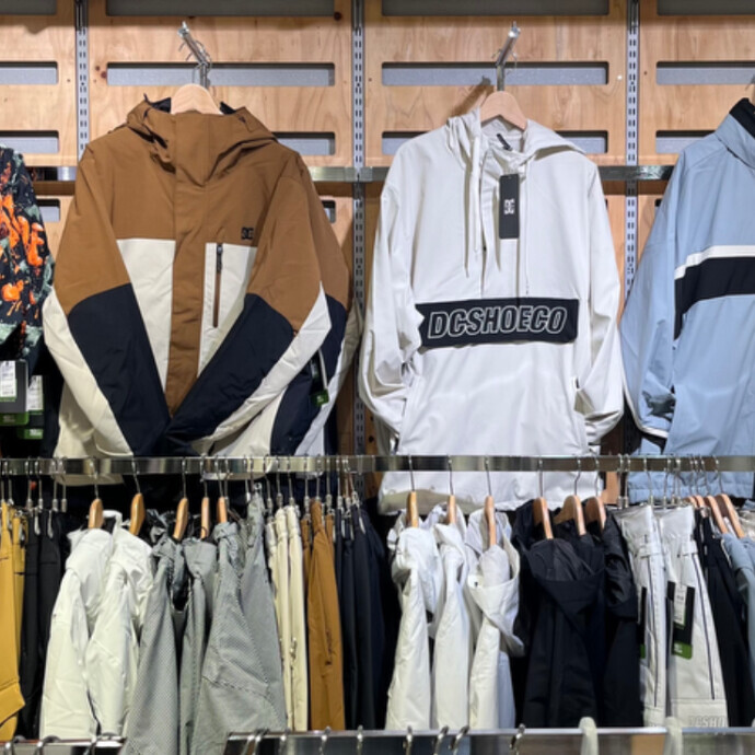 ストリート系ファッションで人気のDC SHOECO. (ディーシー)より、2025-26最新スノーウェアが続々入荷中！