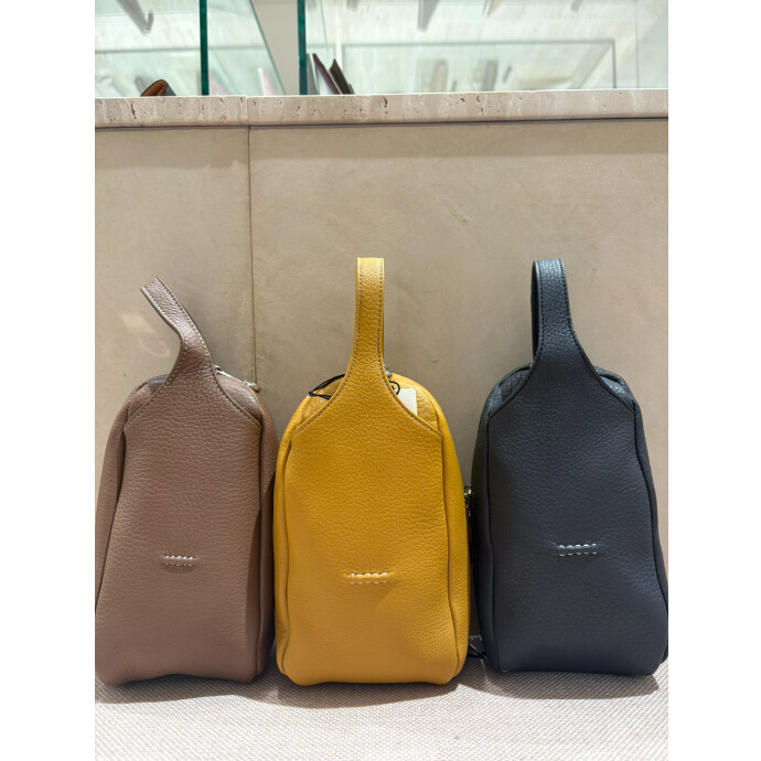 アエナ ウィル クラッチバッグ