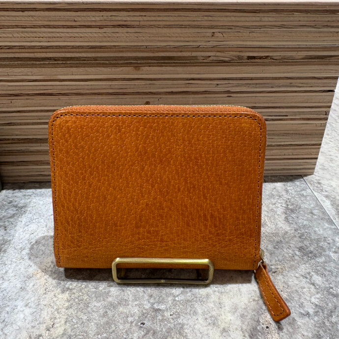 デシベル ラウンドファスナー財布（ショート） ピッグレザー