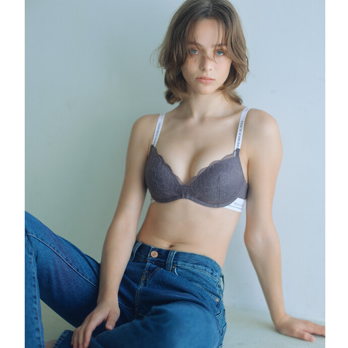 大人気のロゴシリーズからレースブラが登場✨