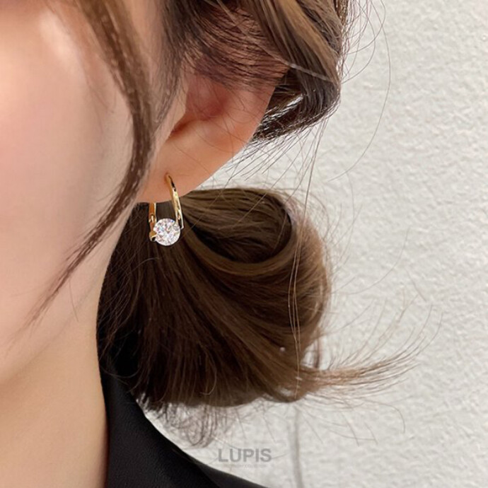 -ˋ₊˚キュービックジルコニアツイストフープピアス‧₊° ◽︎