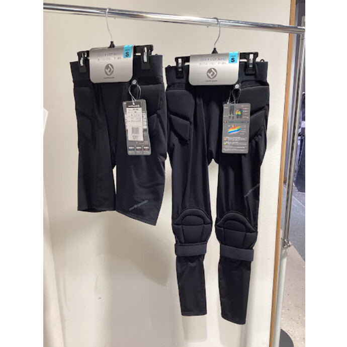 スノーボード用ヒッププロテクター入荷！