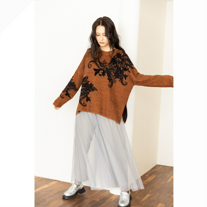 ジャガードの刺繍が