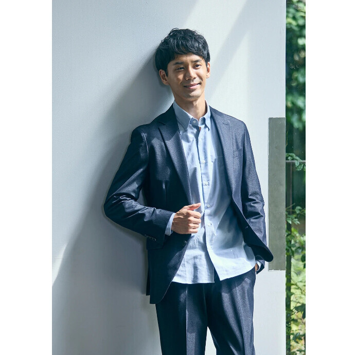 4F スーツスクエア　『仕事服をもっと格好良く』 そんな思いが生んだスマートにみえる 「スマみえ」セットアップ