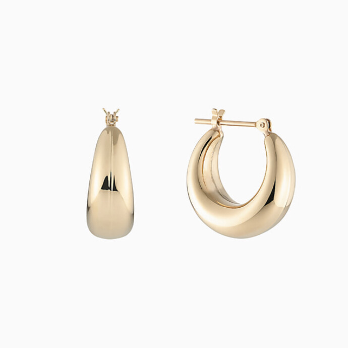 ボリューム感のあるフープピアス　お顔周りを華やかに✨