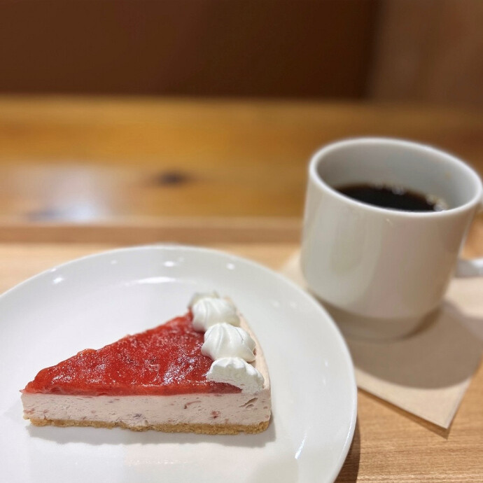 いちごのムースケーキ
