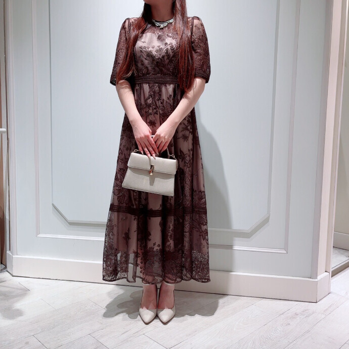 ラダーレースドレス