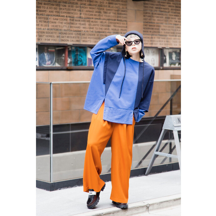 一枚でさらっと着られる切替デザインでさりげなくこなれ感を