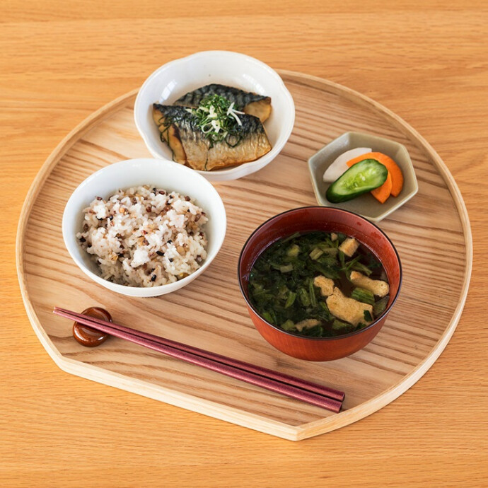 滑りにくい半月木目トレイ 35cm