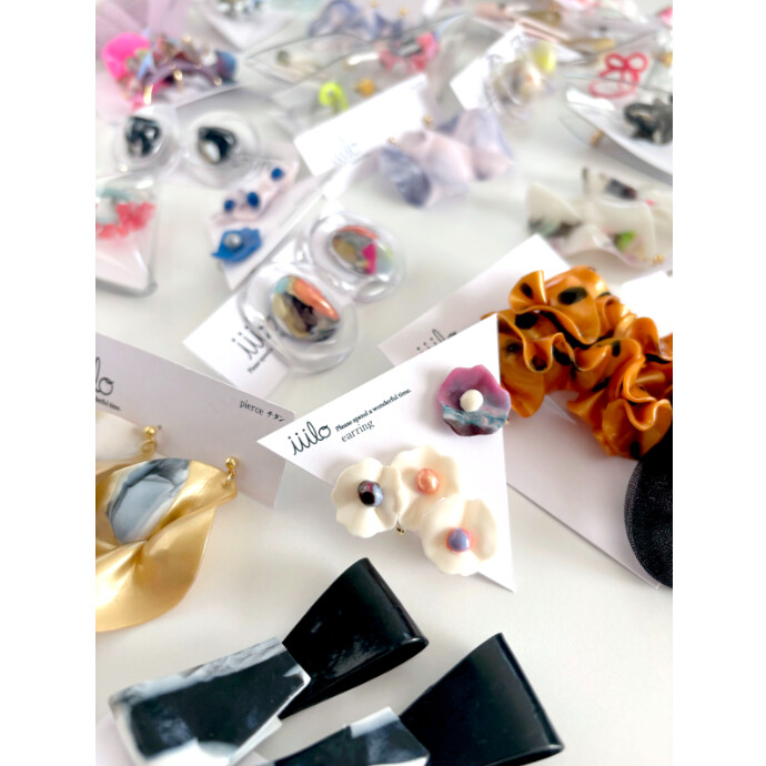カラフルなオリジナルデザインパーツのアクセサリーPOPUP-SHOP