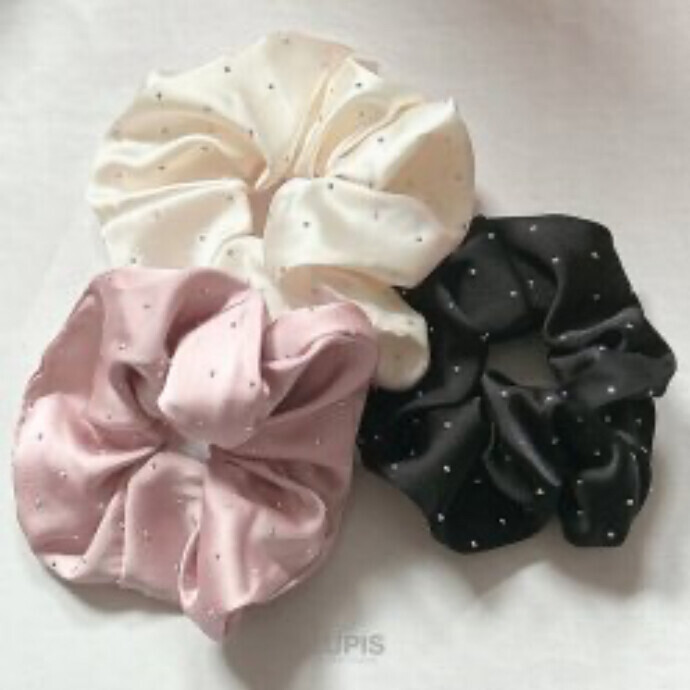 キラキラパーツで輝く✨シュシュ✨