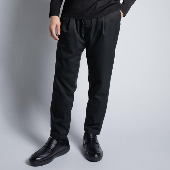メンズギフトに黒のアイテムを！【[warm] ultimex one tuck tapered easy pants】