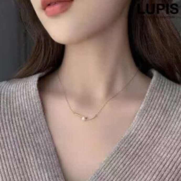 輝くパールが可愛い🌟ウェーブラインのネックレス🦄